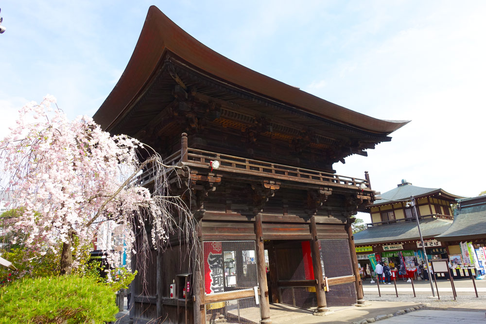 高幡不動尊の楼門