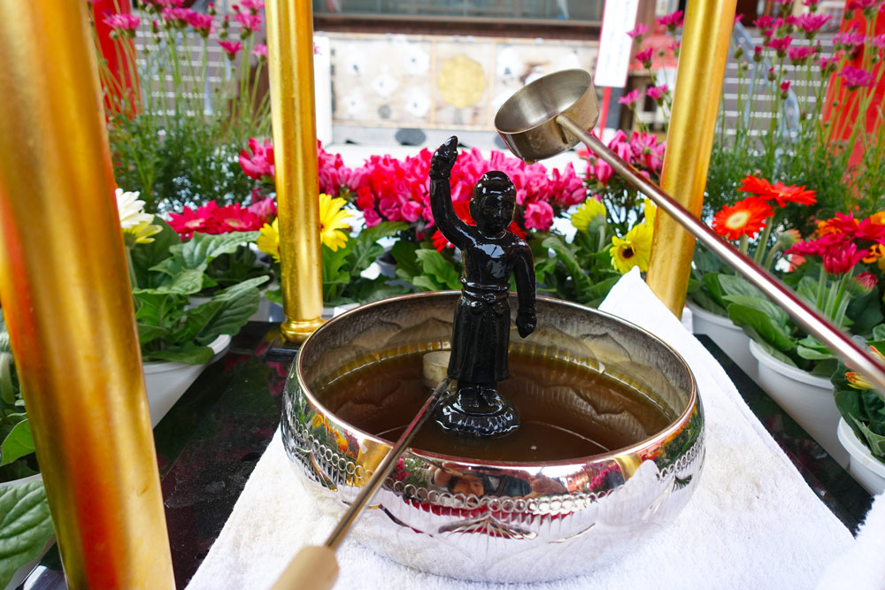 花まつりと花御堂