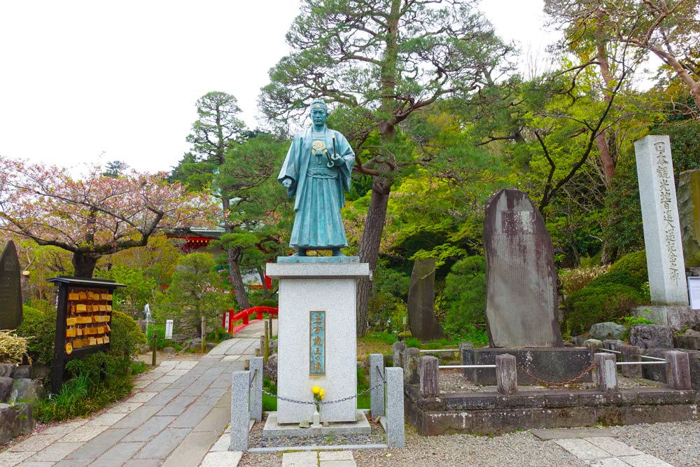 高幡不動尊　土方歳三像