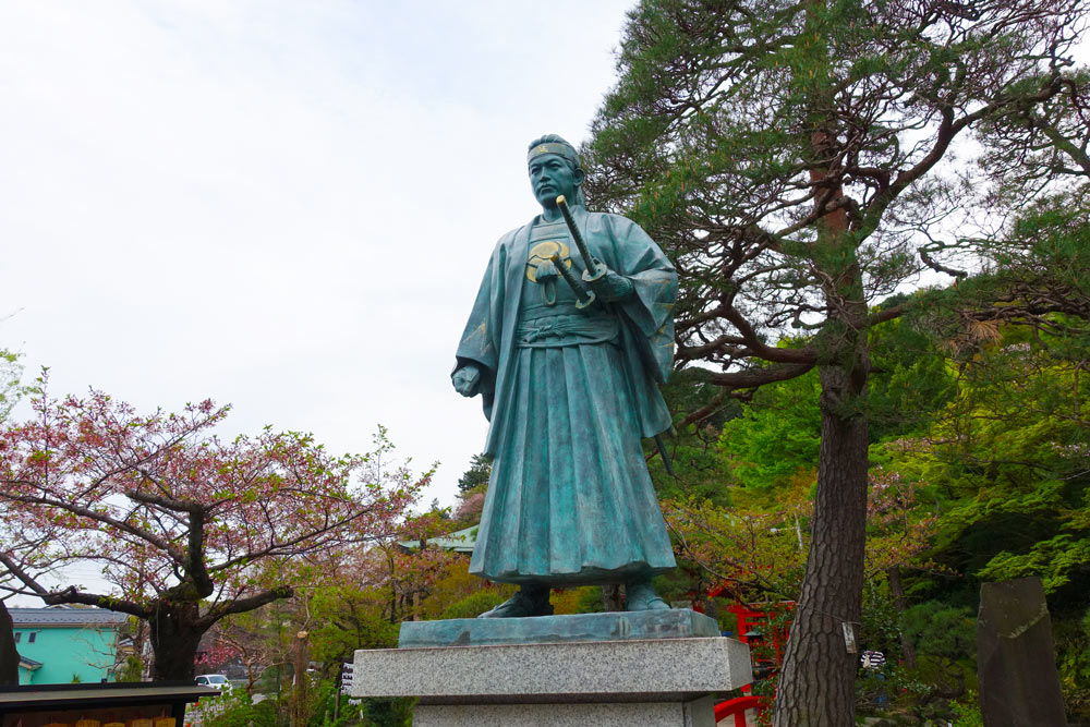 高幡不動尊　土方歳三像