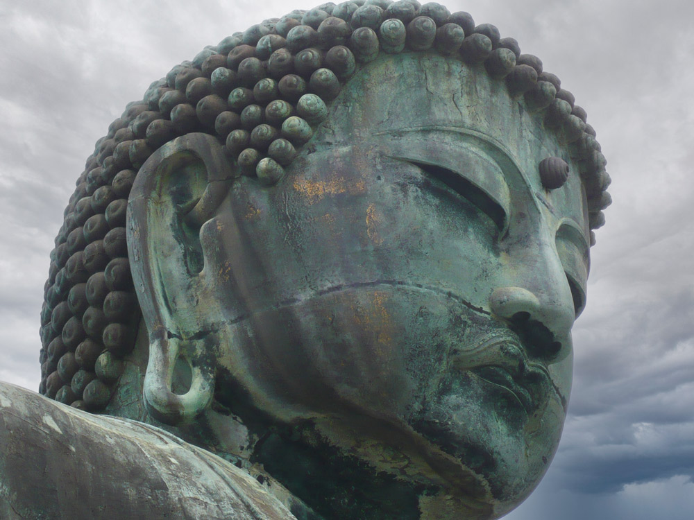 鎌倉の大仏の顔　金箔