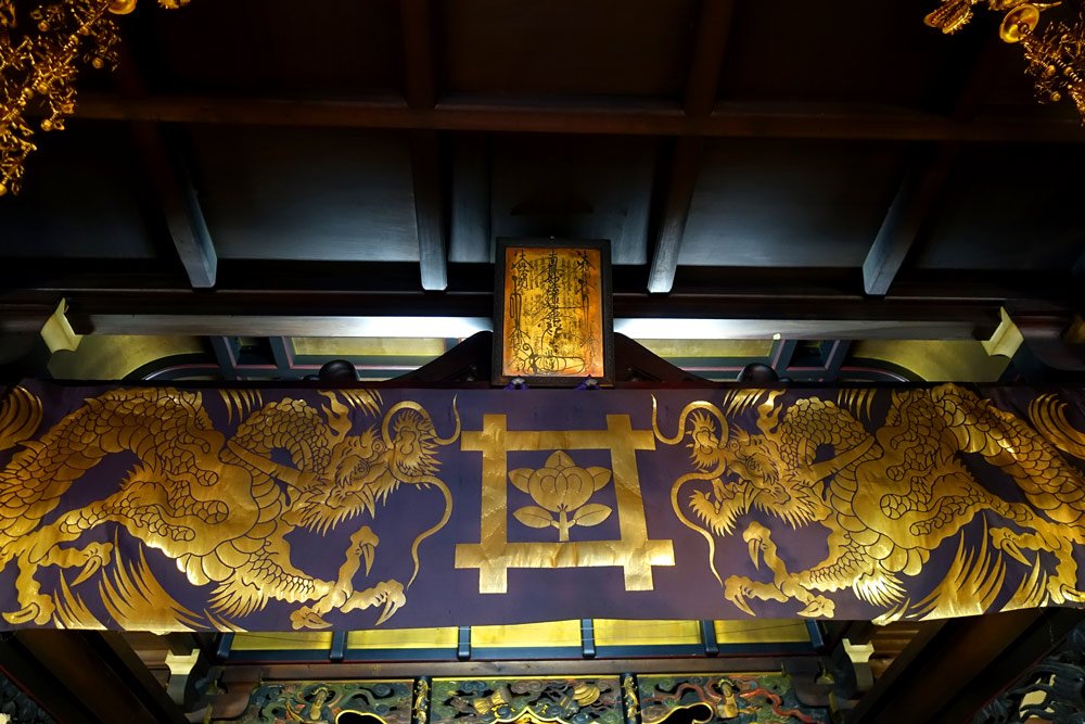 身延別院　本堂内