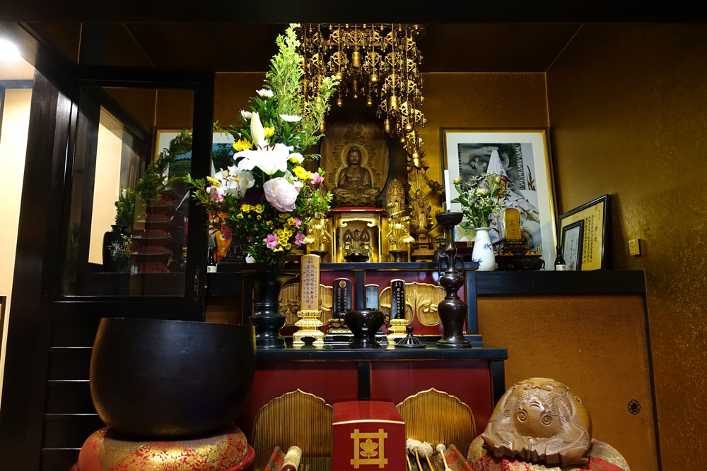 身延別院　本堂内